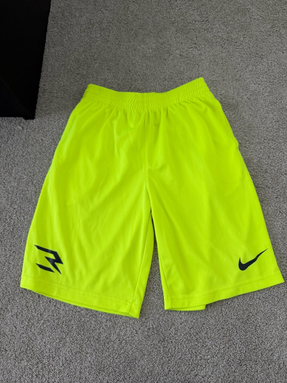 Nike Shirt and Shorts set (3 pieces) - Picture 5 of 6
